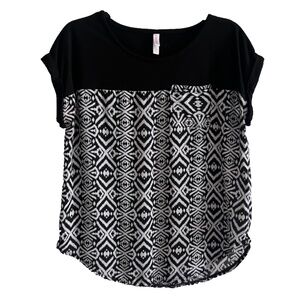 Xhilaration Women's Black/White Geometric Folded Cap Sleeve Top, Size L